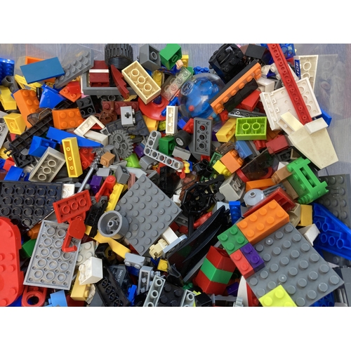 387 - A large collection of assorted Lego