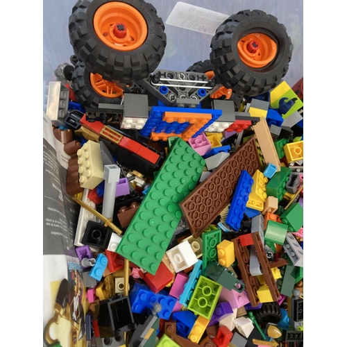 390 - A large collection of assorted Lego