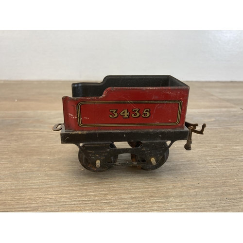 395 - A collection of vintage Meccano tin plate clockwork model railway items to include locomotive, coach... 