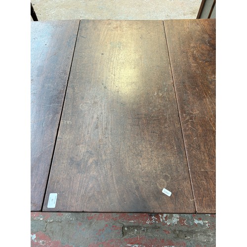 61 - A George III mahogany drop leaf dining table - approx. 71cm high x 91cm wide x 135cm long