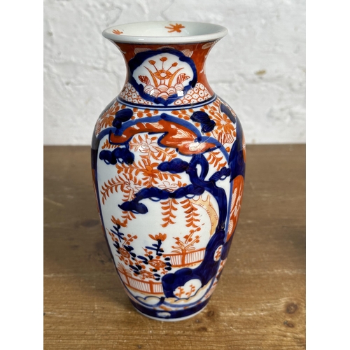 250 - Four pieces of Oriental ceramics to include Imari vase - approx. 21cm high, Japanese Kutani ware two... 