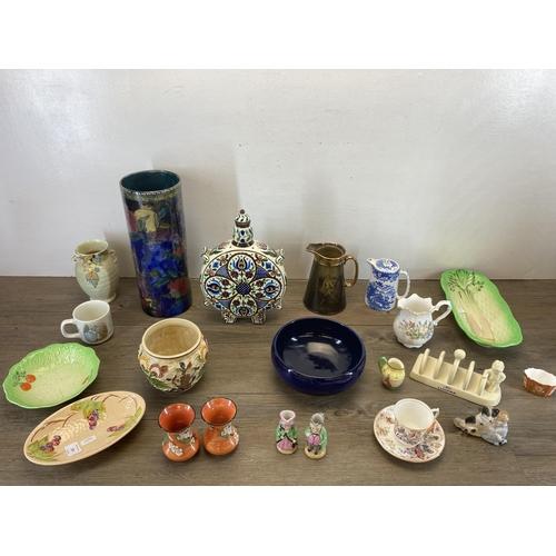 294 - A collection of ceramics to include Beswick Ware 213 pattern leaf dish, Beswick 220 pattern celery d... 