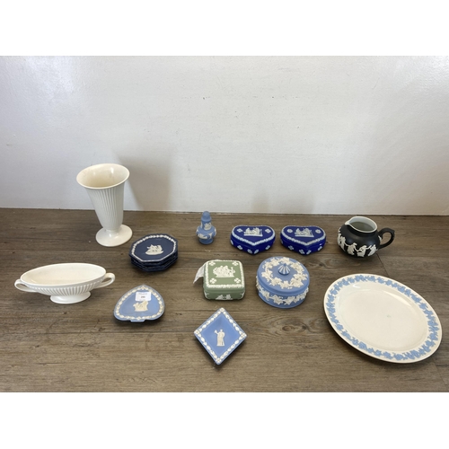 295 - Fifteen ceramic items, one Dudson Dancing Hours milk jug and fourteen pieces of Wedgwood pottery to ... 