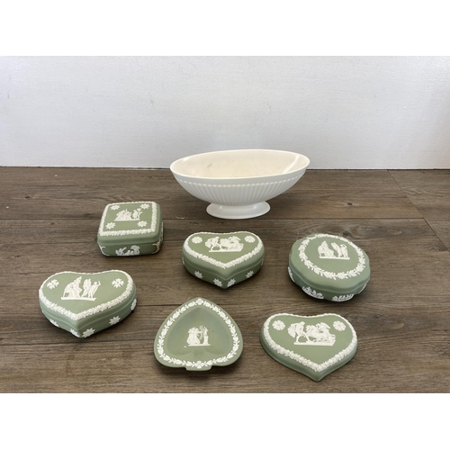 300 - A collection of ceramics and glassware to include five pieces of Wedgwood sage green Jasperware, Poo... 