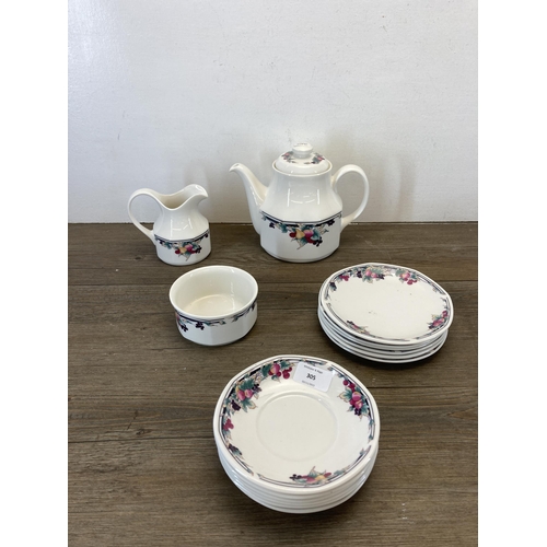 305 - A Royal Doulton Autumn's Glory 21 piece fine bone china tea set