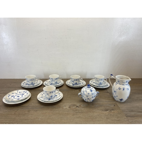 314 - Fifteen pieces of Royal Copenhagen 1/Y50 pattern china