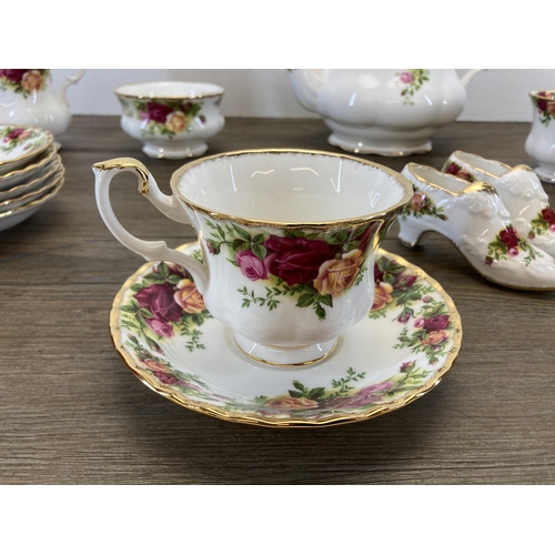 324 - A collection of Royal Albert Old Country Roses fine bone china