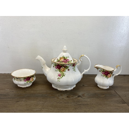 324 - A collection of Royal Albert Old Country Roses fine bone china