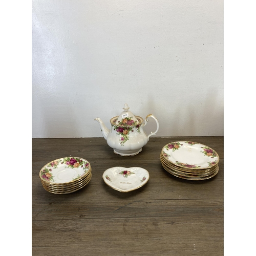 329 - A collection of Royal Albert Old Country Roses fine bone china