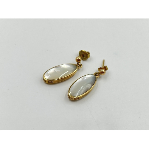 2155 - A pair of hallmarked Sheffield 9ct gold and mother of pearl earrings - approx. gross weight 3g