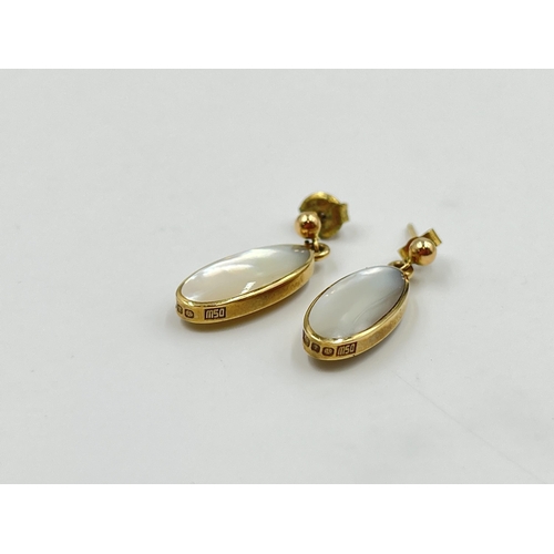 2155 - A pair of hallmarked Sheffield 9ct gold and mother of pearl earrings - approx. gross weight 3g