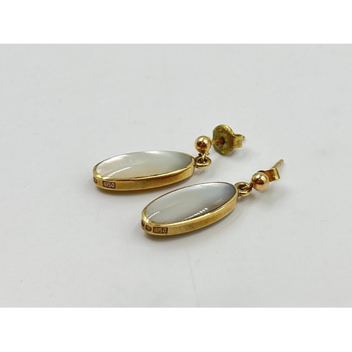 2155 - A pair of hallmarked Sheffield 9ct gold and mother of pearl earrings - approx. gross weight 3g