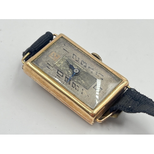 2264 - An Art Deco hallmarked London import 9ct gold mechanical lady's wristwatch, dated 1924 - approx. gro... 