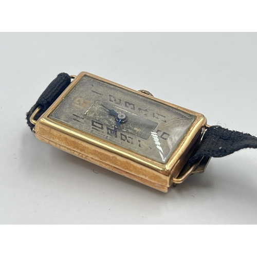 2264 - An Art Deco hallmarked London import 9ct gold mechanical lady's wristwatch, dated 1924 - approx. gro... 