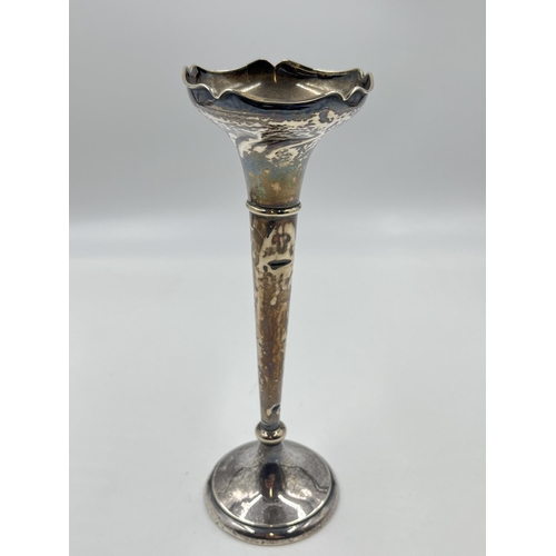 2275 - A hallmarked Chester silver weighted bud vase, believed to be dated 1915 - approx. gross weight 146g... 