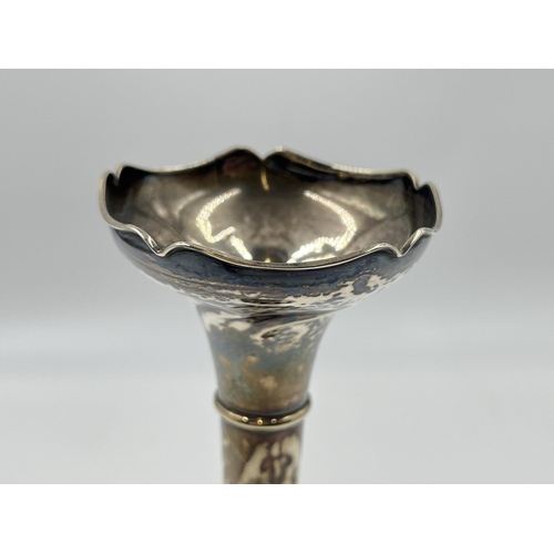 2275 - A hallmarked Chester silver weighted bud vase, believed to be dated 1915 - approx. gross weight 146g... 