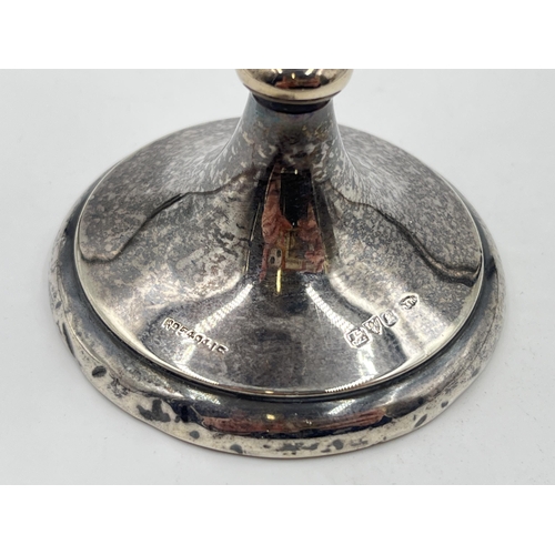 2275 - A hallmarked Chester silver weighted bud vase, believed to be dated 1915 - approx. gross weight 146g... 