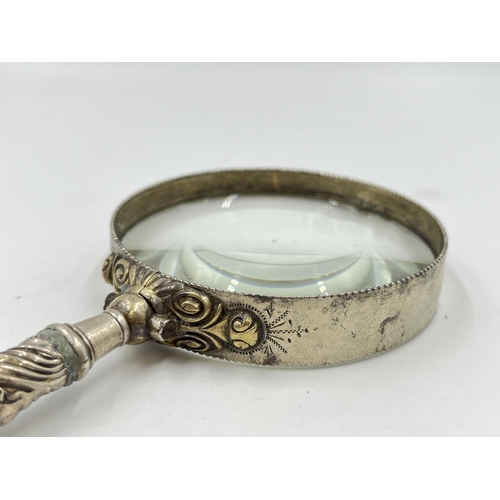 2307 - A silver handled magnifying glass - approx. gross weight 145g and 18cm long