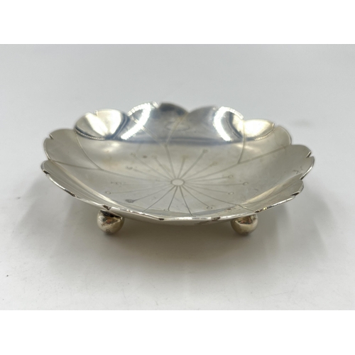 2315 - An Elizabeth II Roberts & Belk Ltd hallmarked Sheffield silver trinket dish, dated 1954 - approx. gr... 