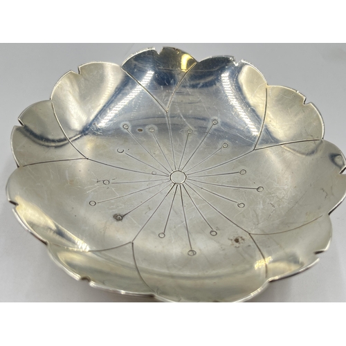 2315 - An Elizabeth II Roberts & Belk Ltd hallmarked Sheffield silver trinket dish, dated 1954 - approx. gr... 