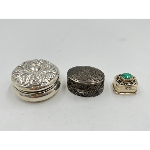 2316 - Three silver trinket boxes - approx. gross weight 34g