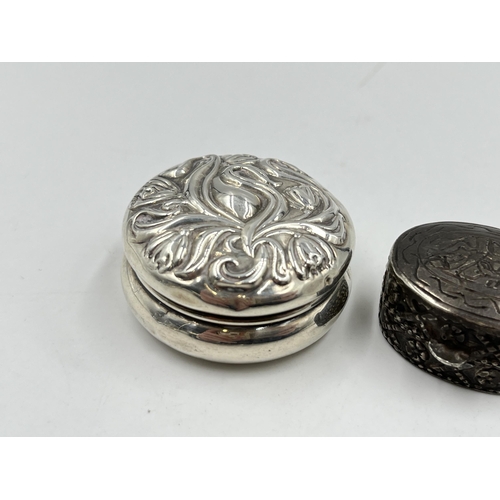 2316 - Three silver trinket boxes - approx. gross weight 34g