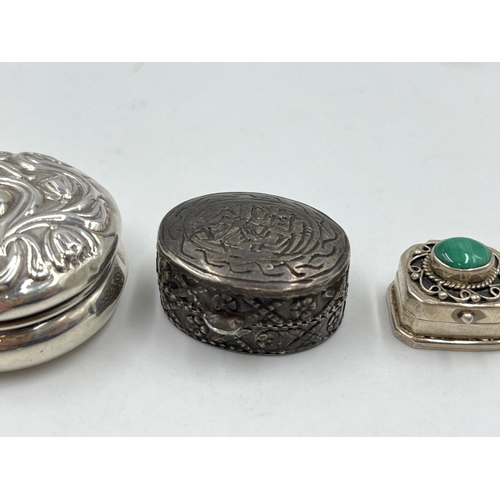 2316 - Three silver trinket boxes - approx. gross weight 34g