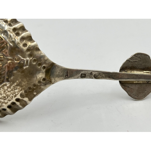 2337 - A Victorian Samuel Boyce (or Boaz) Landeck hallmarked London silver caddy spoon - approx. gross weig... 