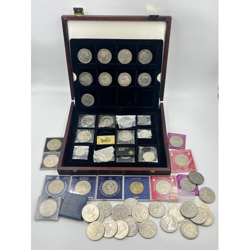 2382 - A collection of British commemorative coins with £5 examples to include 1997, 1998, 1999, four 2000,... 