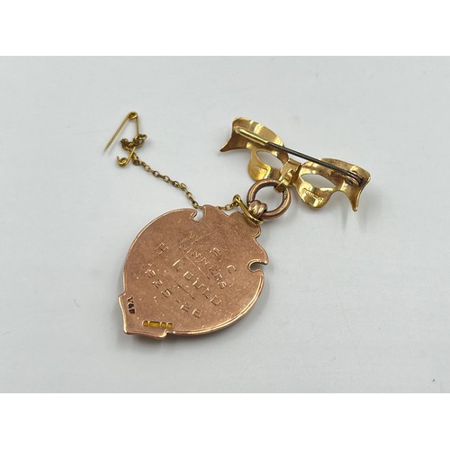 2386 - An early 20th century hallmarked 9ct gold fob with mounted 9ct gold ribbon brooch - approx. gross we... 