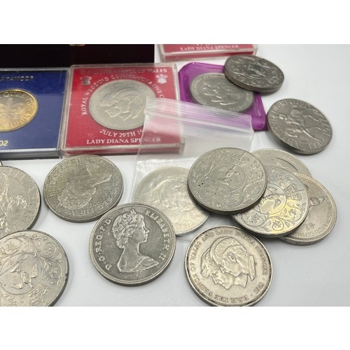 2382 - A collection of British commemorative coins with £5 examples to include 1997, 1998, 1999, four 2000,... 