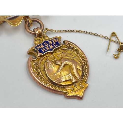 2386 - An early 20th century hallmarked 9ct gold fob with mounted 9ct gold ribbon brooch - approx. gross we... 