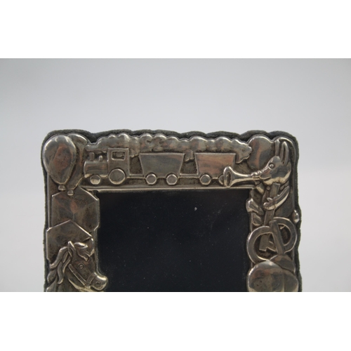 2153 - An R Carr Ltd. hallmarked Sheffield sterling silver photo frame - approx. gross weight 115g and 11.3... 