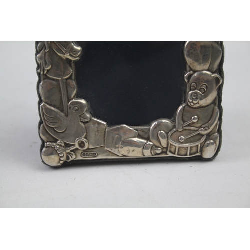 2153 - An R Carr Ltd. hallmarked Sheffield sterling silver photo frame - approx. gross weight 115g and 11.3... 