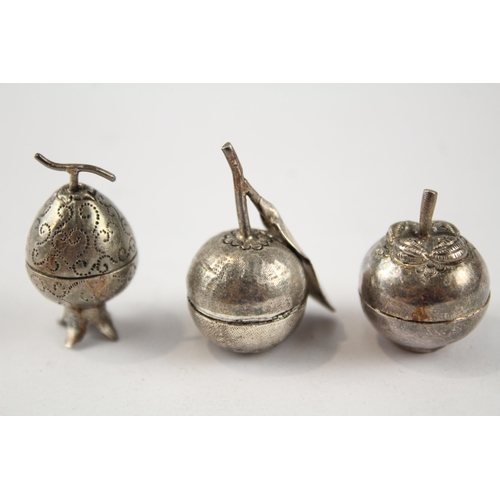 2167 - Three stamped .950 and .999 continental silver trinket boxes - approx. gross weight 12g