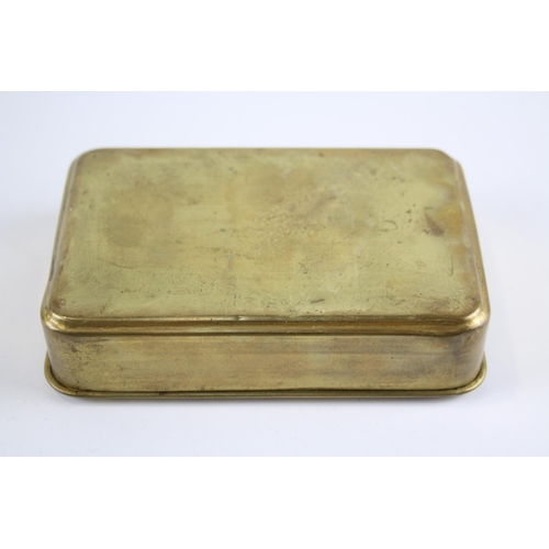 2195 - A WWI brass Princess Mary Christmas tin