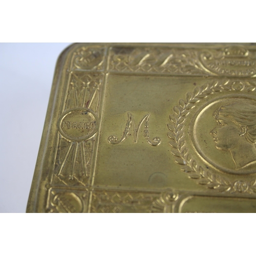 2195 - A WWI brass Princess Mary Christmas tin