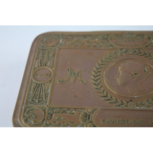 2196 - A WWI brass Princess Mary Christmas tin