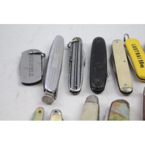 2203 - Fifteen vintage pocket knives