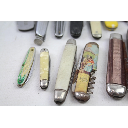 2203 - Fifteen vintage pocket knives