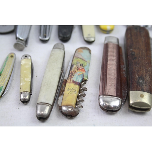 2203 - Fifteen vintage pocket knives