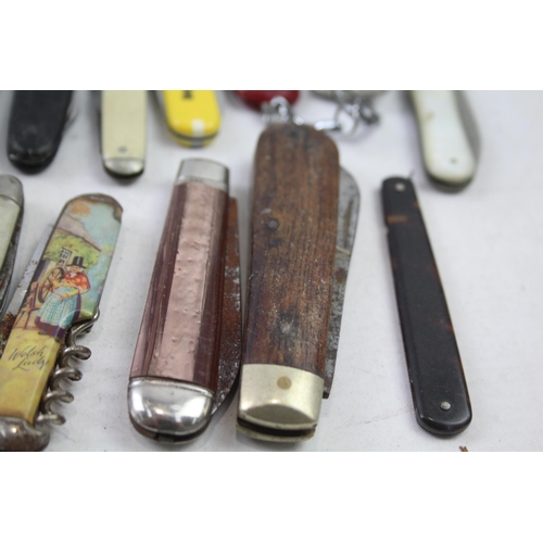 2203 - Fifteen vintage pocket knives