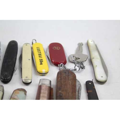 2203 - Fifteen vintage pocket knives