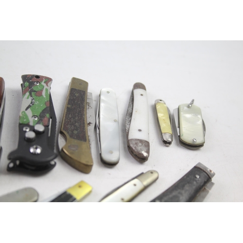 2204 - Fifteen vintage pocket knives