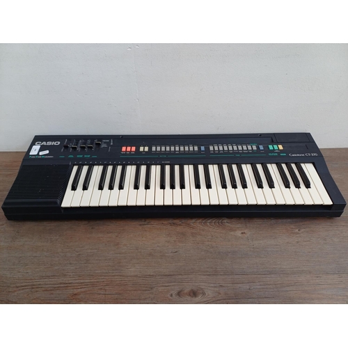 685 - A Casio Casiotone CT-370 forty-nine key electronic keyboard