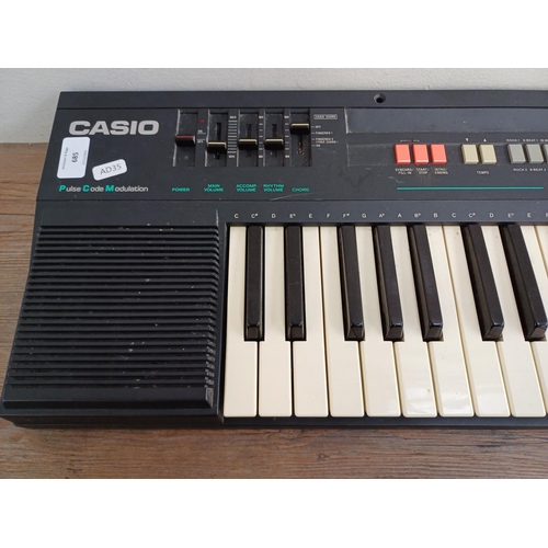 685 - A Casio Casiotone CT-370 forty-nine key electronic keyboard