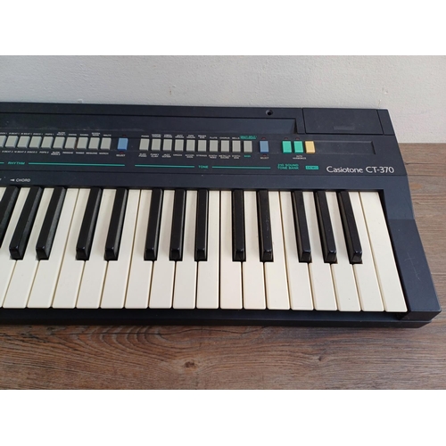 685 - A Casio Casiotone CT-370 forty-nine key electronic keyboard