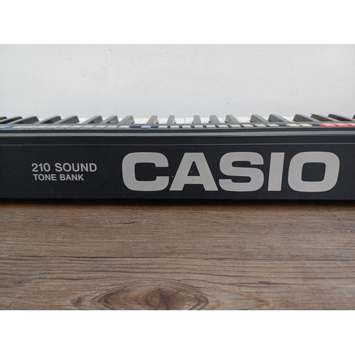 685 - A Casio Casiotone CT-370 forty-nine key electronic keyboard