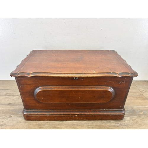 543A - An early 20th century mahogany sewing machine case - approx. 21cm high x 40.5cm wide x 24cm deep