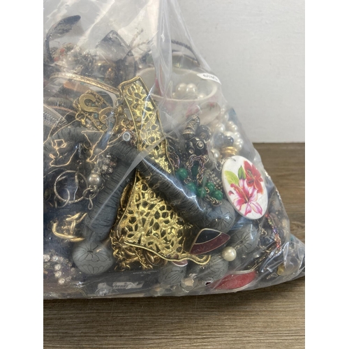 473 - Approx. 10kgs of assorted costume jewellery